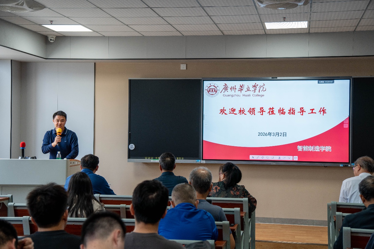 会议室里的人们

AI 生成的内容可能不正确。