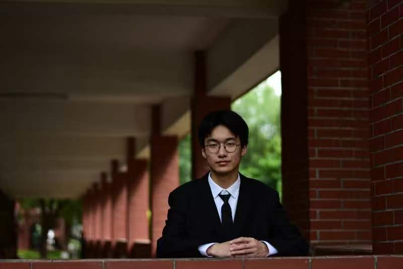智能制造学院 22电气5班 谭立兴 生活照1