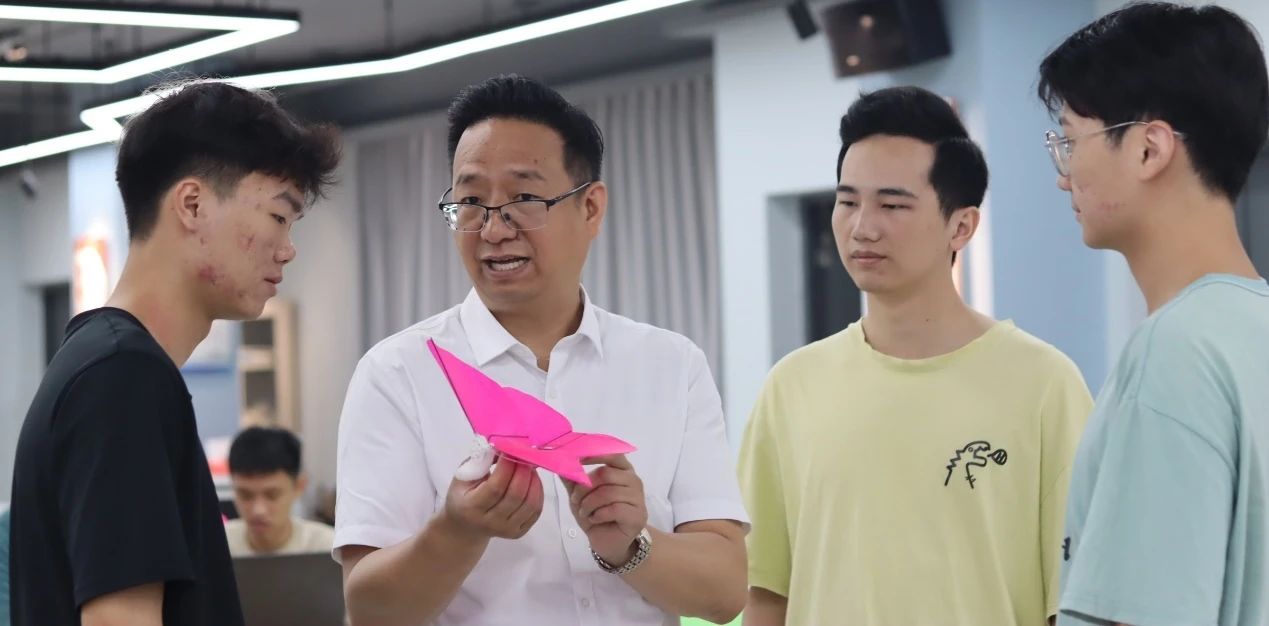 仿生蝴蝶飞行原理研讨