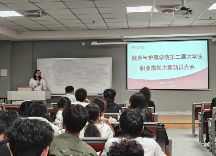 会议室里的人们
描述已自动生成