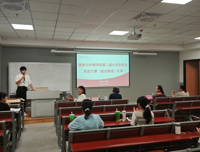 会议室里的人们
描述已自动生成