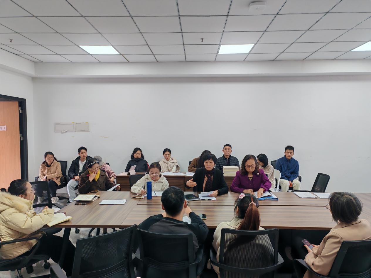 D:/A.工作文件夹/19.广州华立学院/2024-2025-1/15.会议纪要/会议照片/12.20传达工作量会议精神/微信图片_20241226143309.jpg微信图片_20241226143309