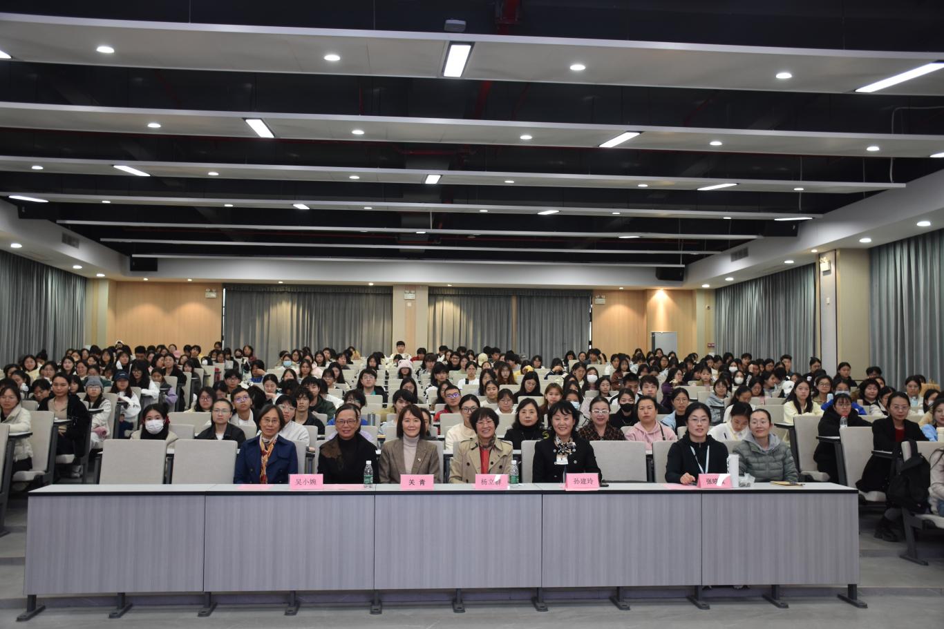 D:/广州华立学院科研秘书工作/2025.1.8 关青讲座/新闻稿/DSC_8778(1).jpgDSC_8778(1)