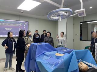 健康与护理学院教师团队赴南方医科大学附属珠江医院临床技能中心参观交流，助力护理实验中心实验室建设论证