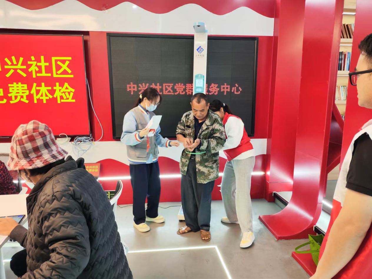 D:/健康护理学院/团学活动材料/活动方案类/2024-2025学年活动/南丁格尔志愿服务队/中兴社区3.20/中兴社区义诊/461ed3df78fff39c526e684a2d25c1b.jpg461ed3df78fff39c526e684a2d25c1b