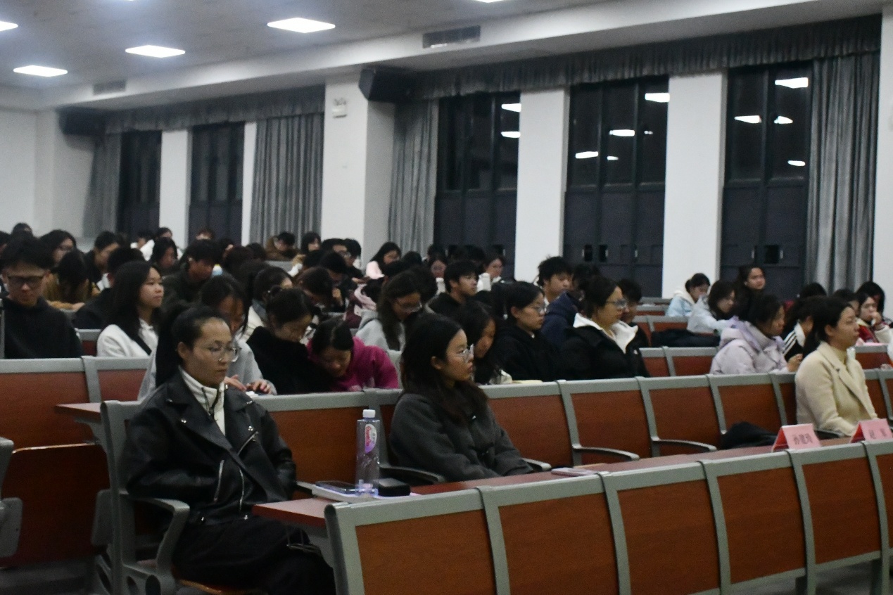 会议室里的人们

AI 生成的内容可能不正确。