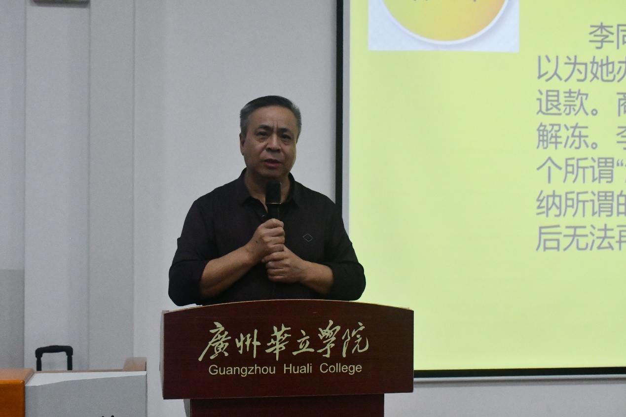 男人的照片上写着字

AI 生成的内容可能不正确。