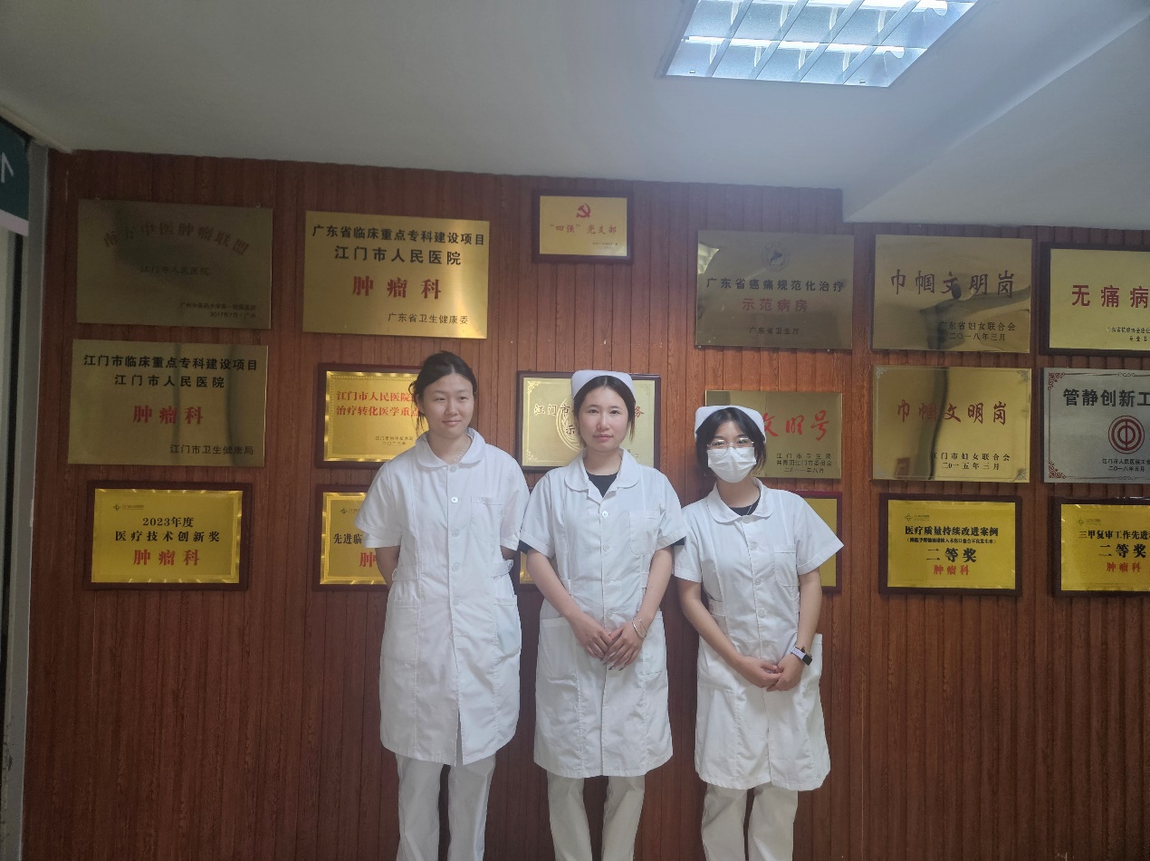 图片包含 站, 男人, 天花板, 对着
AI 生成的内容可能不正确。