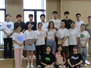 桃李满天下，九月谢恩师