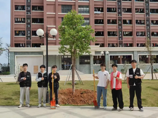 一棵树，一片心，校园因你更年轻——312植树节活动