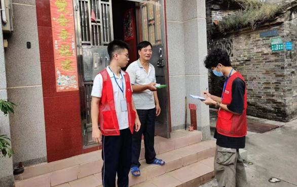 校地同心共筑防线 华立师生驰援社区显担当