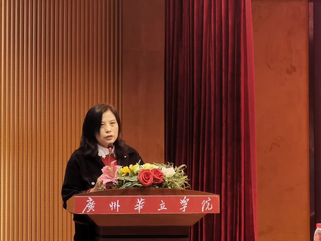 常务副校长柏育红致开幕辞