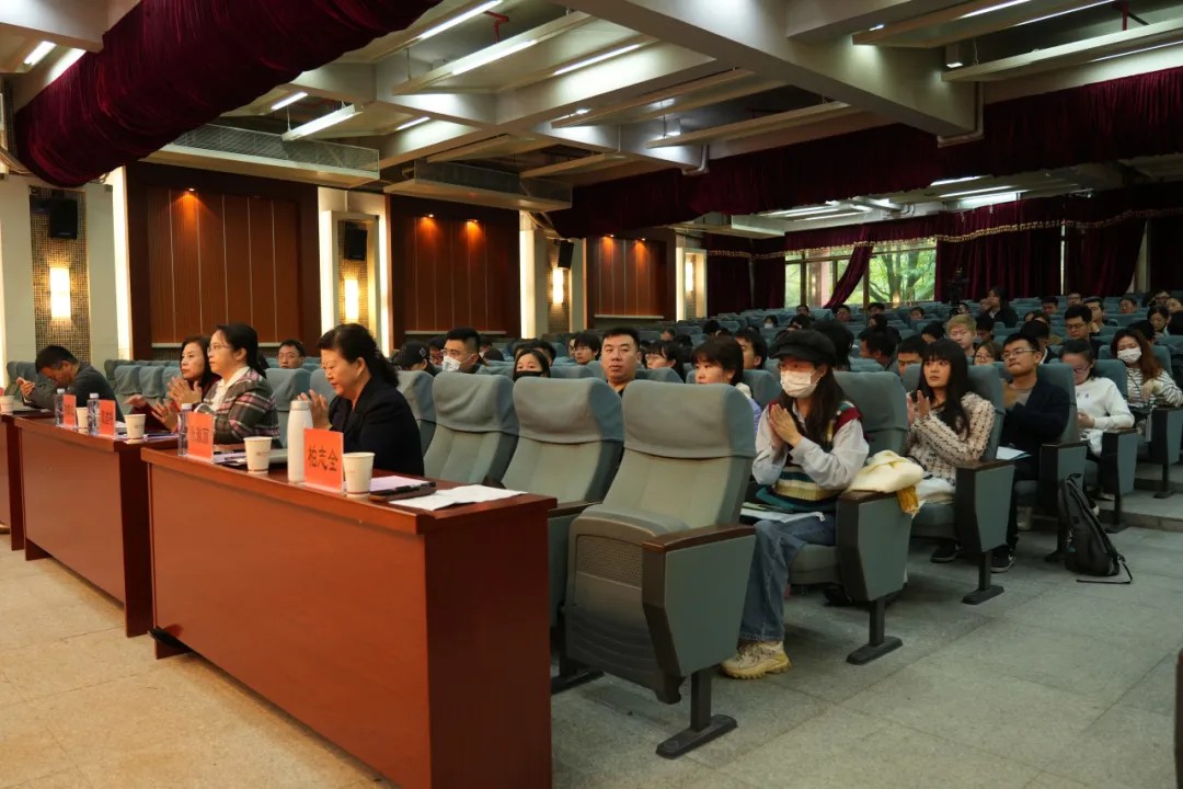 广州校区图书馆二号报告厅培训现场