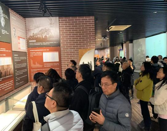 参观清华大学校史馆