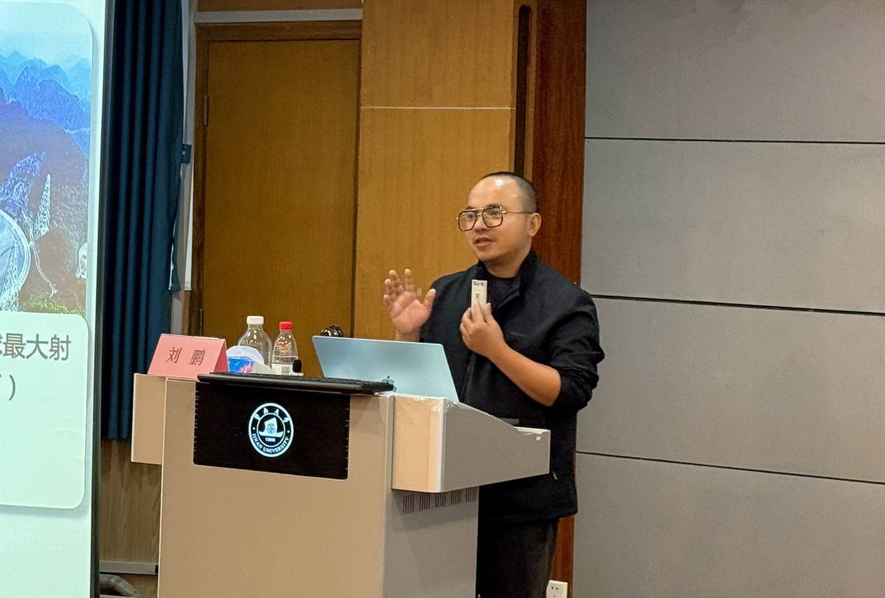 暨南大学物理与光电工程学院副教授刘鹏