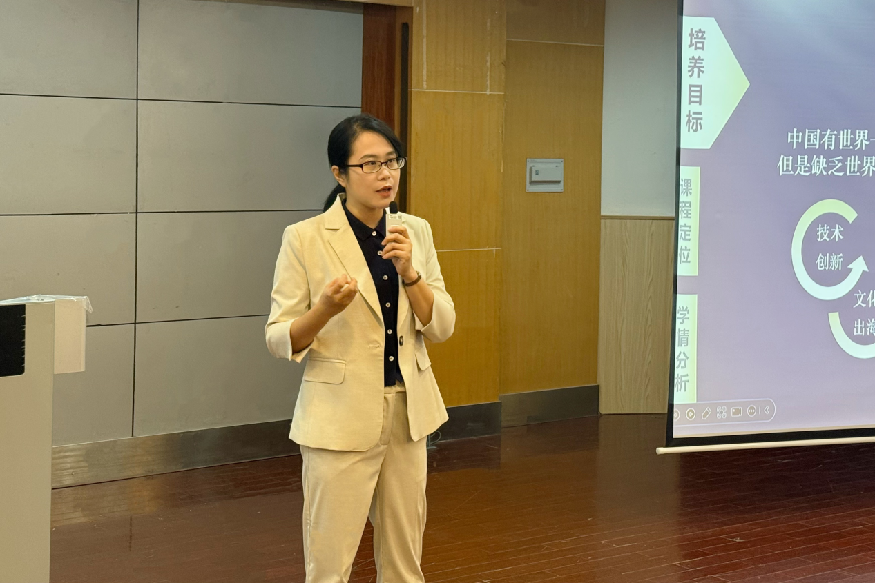 暨南大学新闻与传播学院教授谷虹