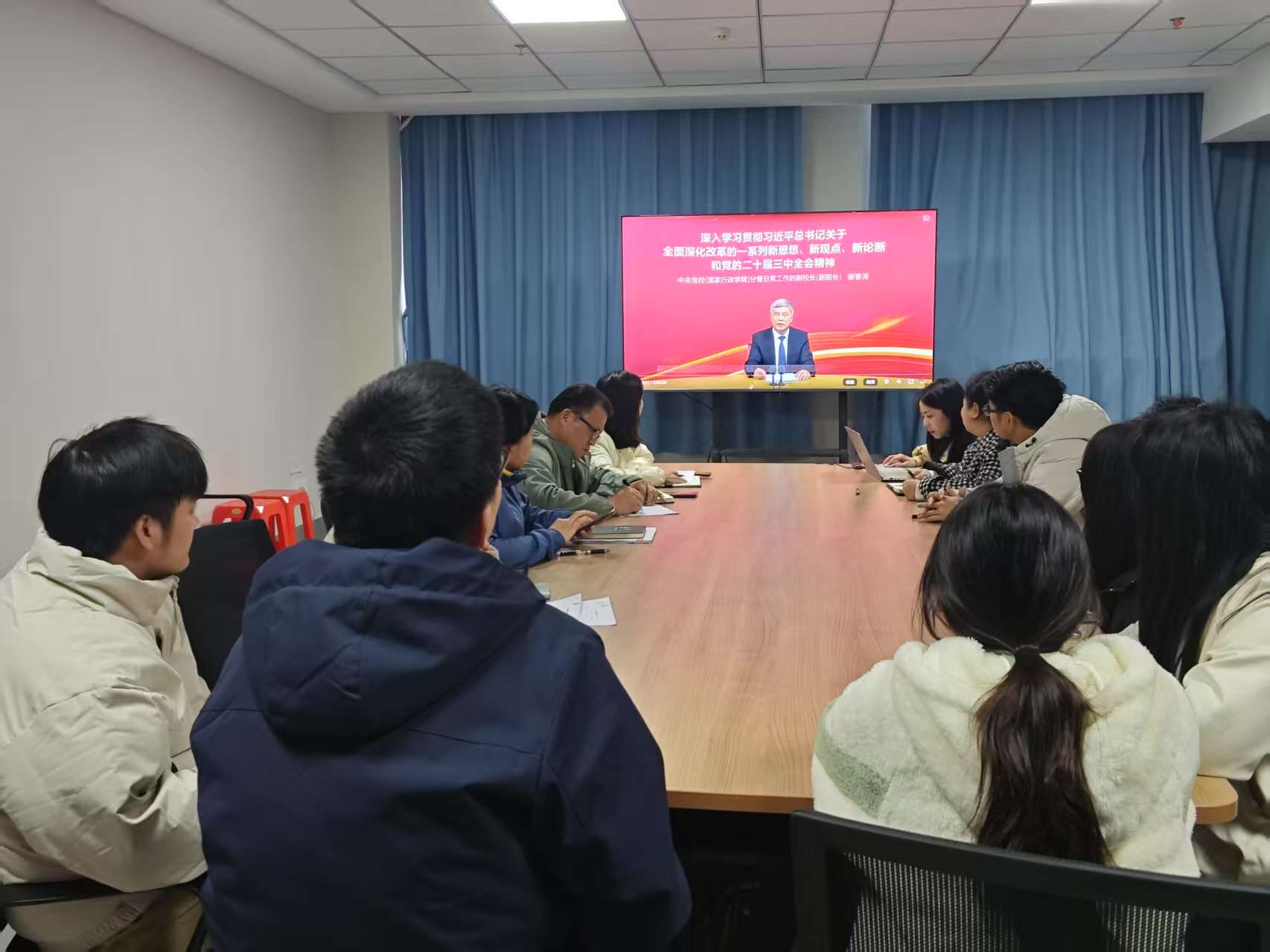 d71e8b8c7df8c4643bc47c8db97ddbc3_