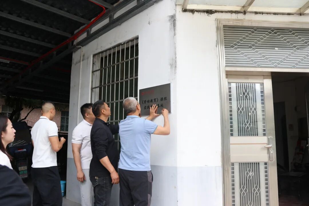 3cb4fc5554ad1b494a4b47d6784b81156f3888ee