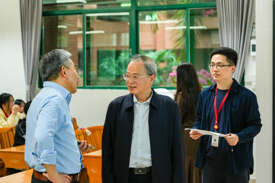 新学期开课首日 校领导深入教学一线巡查课堂