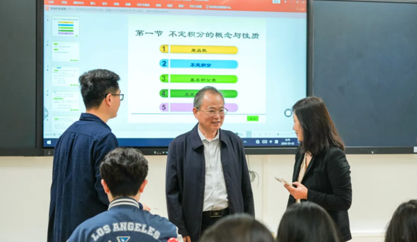 久违了，热闹的华立！直击开学第一天→