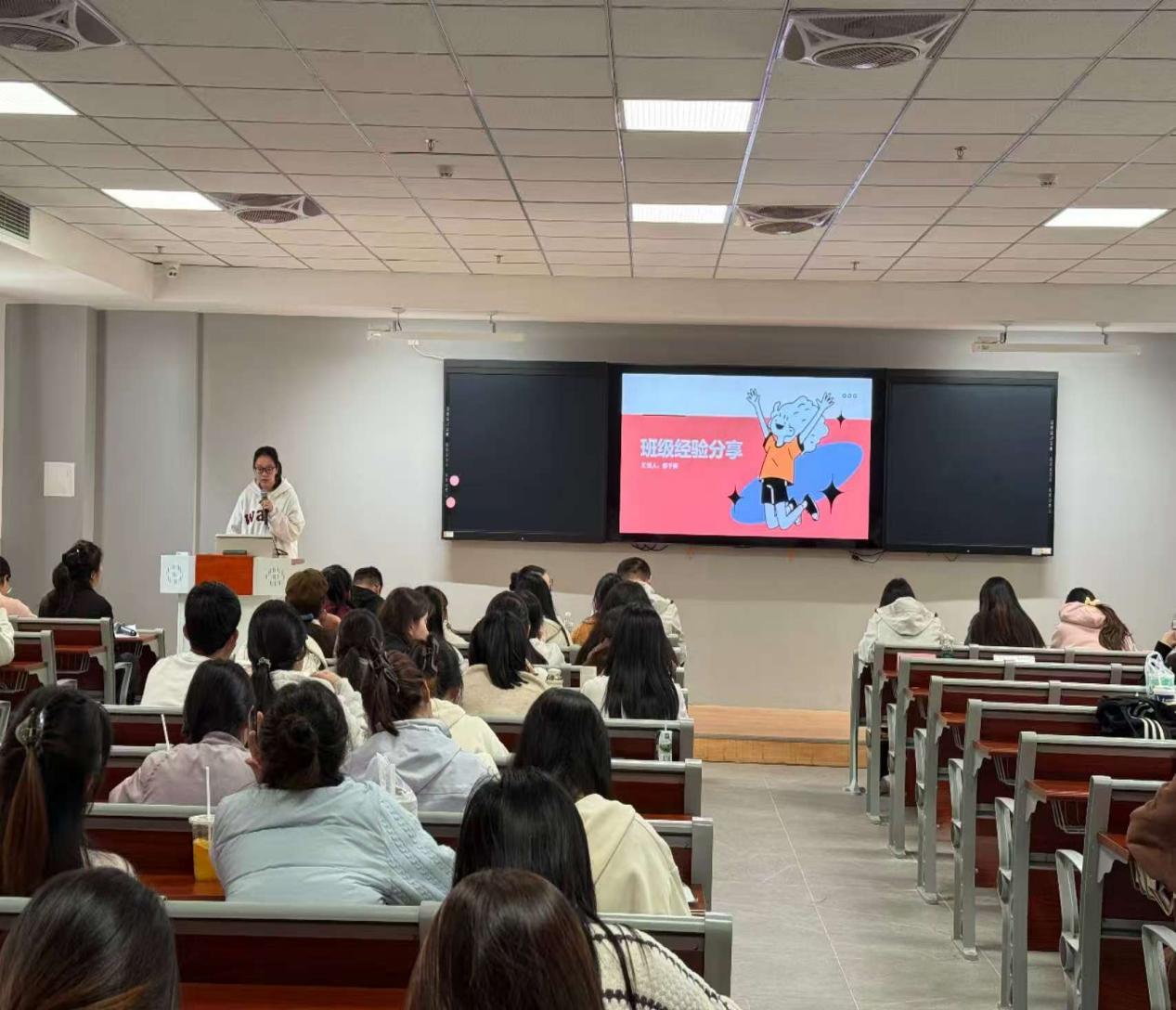 会议室里的人们

AI 生成的内容可能不正确。