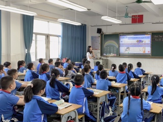 就业创业典型人物—2022届毕业生龙佳瑜