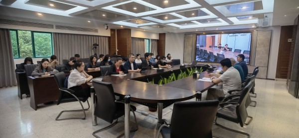 青年科研骨干教师座谈会2(1)_副本.jpg 青年科研骨干教师座谈会2(1)_副本.jpg