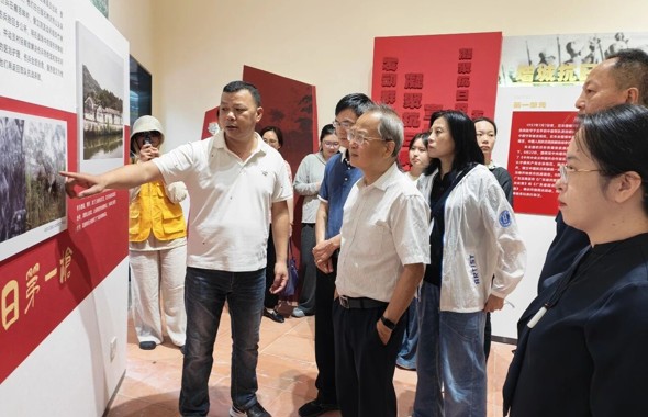 华立学院把论文写在革命老区振兴路上，把课程搬进田间地头