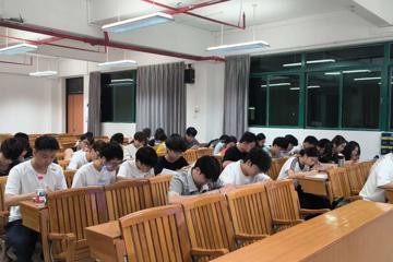 各班级成立学习互助小组，学生学习兴趣与效果显著提升