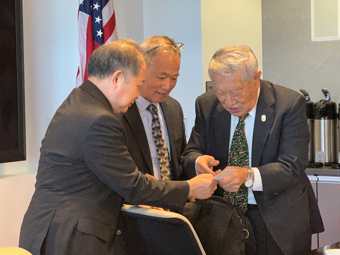 H:\访美-20250518-31\Photo 5- U New Haven20250523\Henry 1.jpg