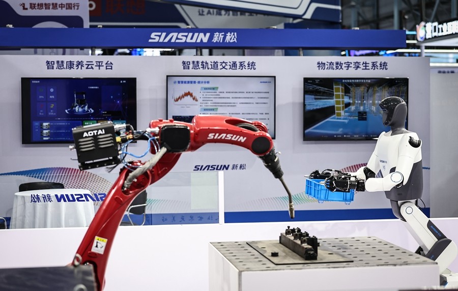 9月6日在2025全球工业互联网大会展览区展示的机器人。新华社记者 潘昱龙 摄