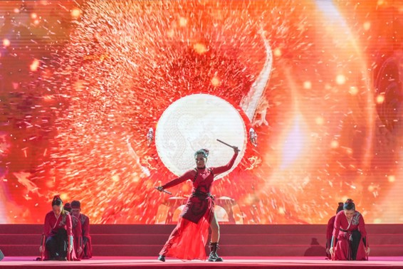 围炉迎新春！广州华立学院2026年团拜晚会温情上演！