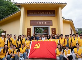 华立学院把论文写在革命老区振兴路上，把课程搬进田间地头