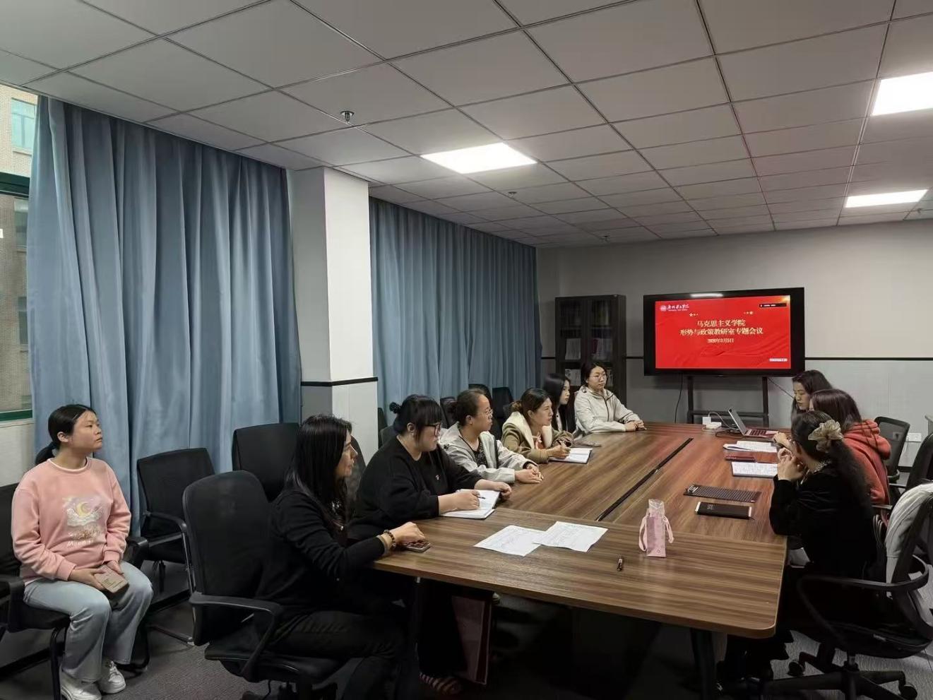 会议室里的人们

AI 生成的内容可能不正确。