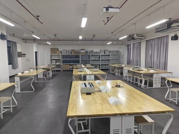 通识教育学院开展元旦假期前实验室安全专项检查