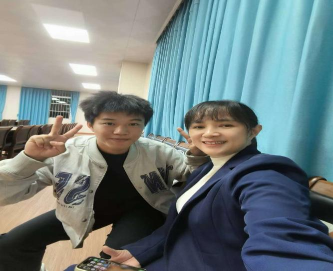 与任课老师合照+阳春市第一中学