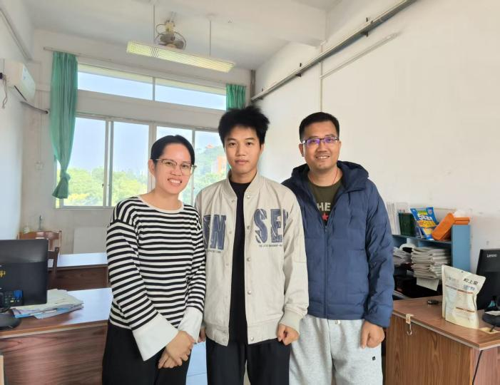 与班主任及教练合照+阳春市第一中学