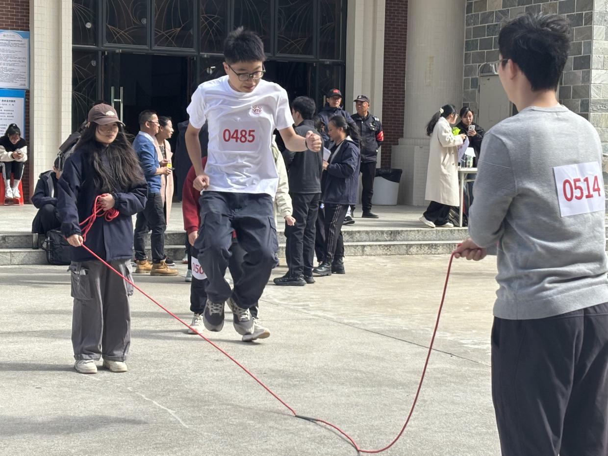 2024-外国语学院-参赛照片-长绳接龙（四）