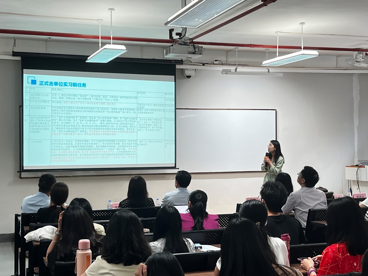 会议室里的人们
AI 生成的内容可能不正确。