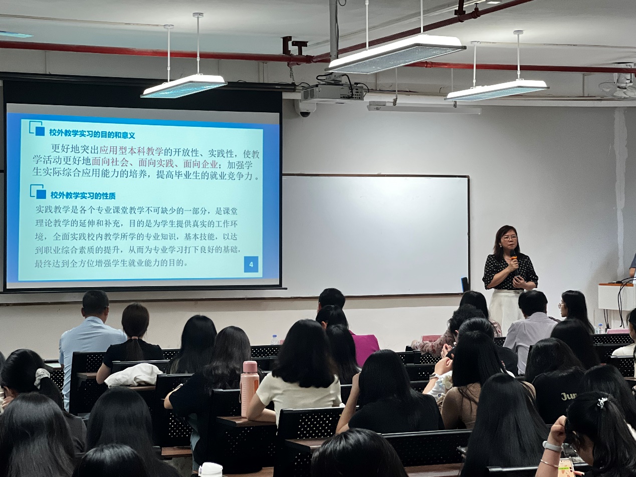 一群人在开会
AI 生成的内容可能不正确。