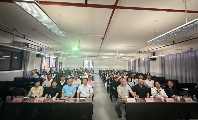 磨课提质迎评估，同行专家助成长