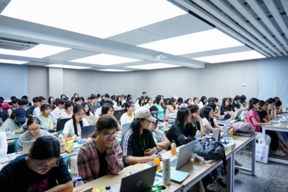 A group of people sitting at tables with laptops

AI-generated content may be incorrect.