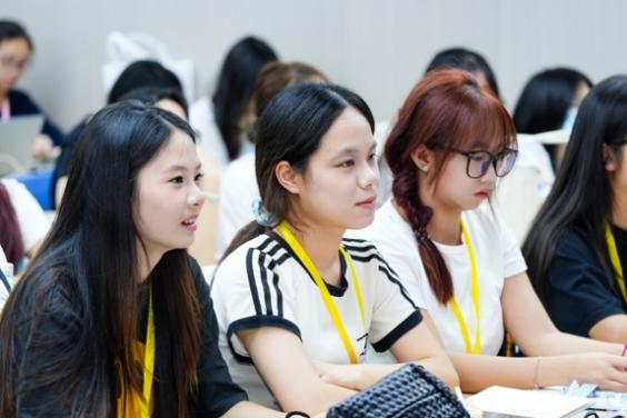 A group of women sitting in a room
AI-generated content may be incorrect.