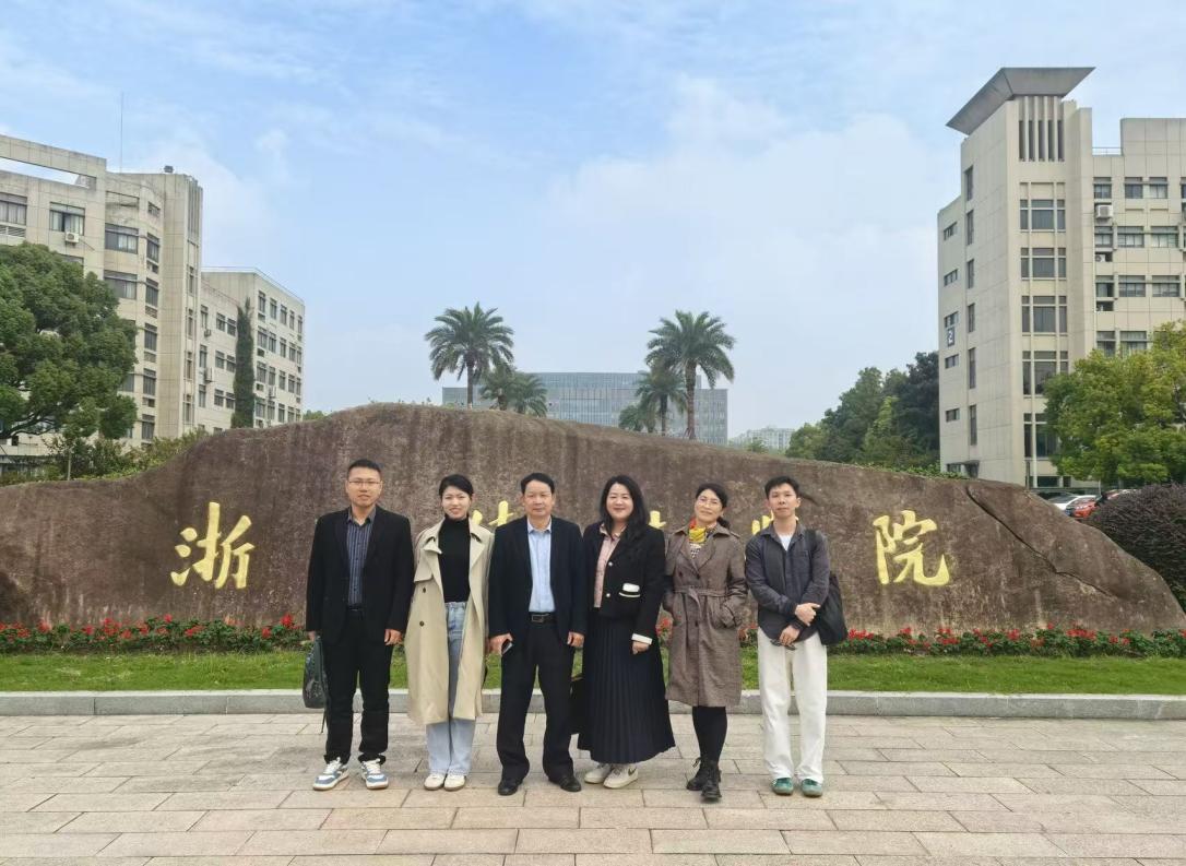 58471c594dd24debba2c0c43c50135e1