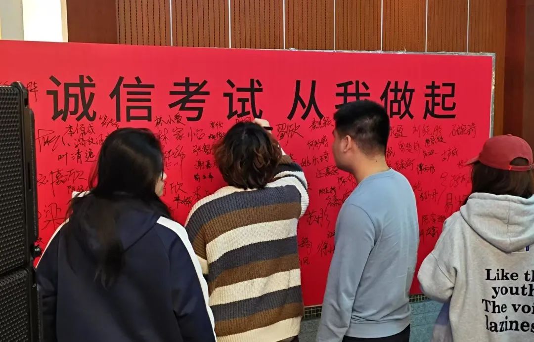 1b69bc695497e565f7bbb7edb02c12ee12047301