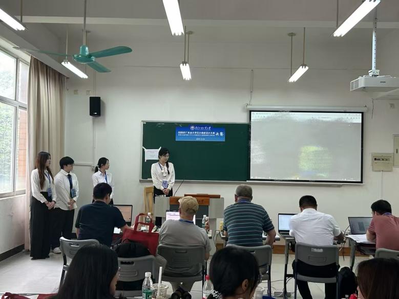 蔡琳在上海市华东理工大学进行比赛答辩