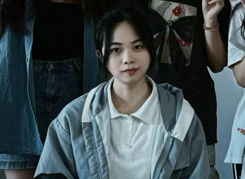 蔡琳在校学办公室与小干们合影
