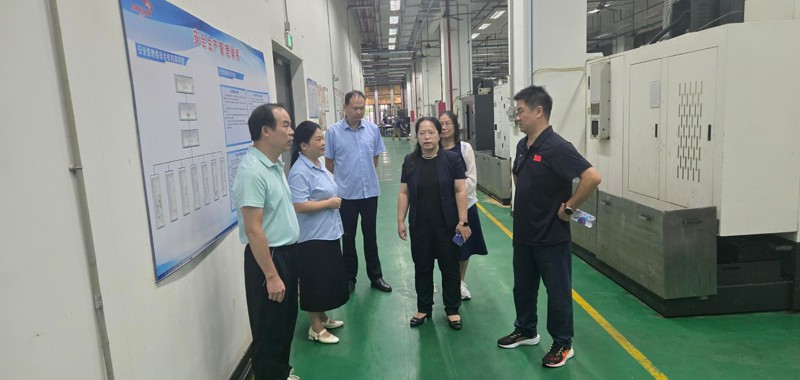 走进"小巨人"企业 共育匠芯人才