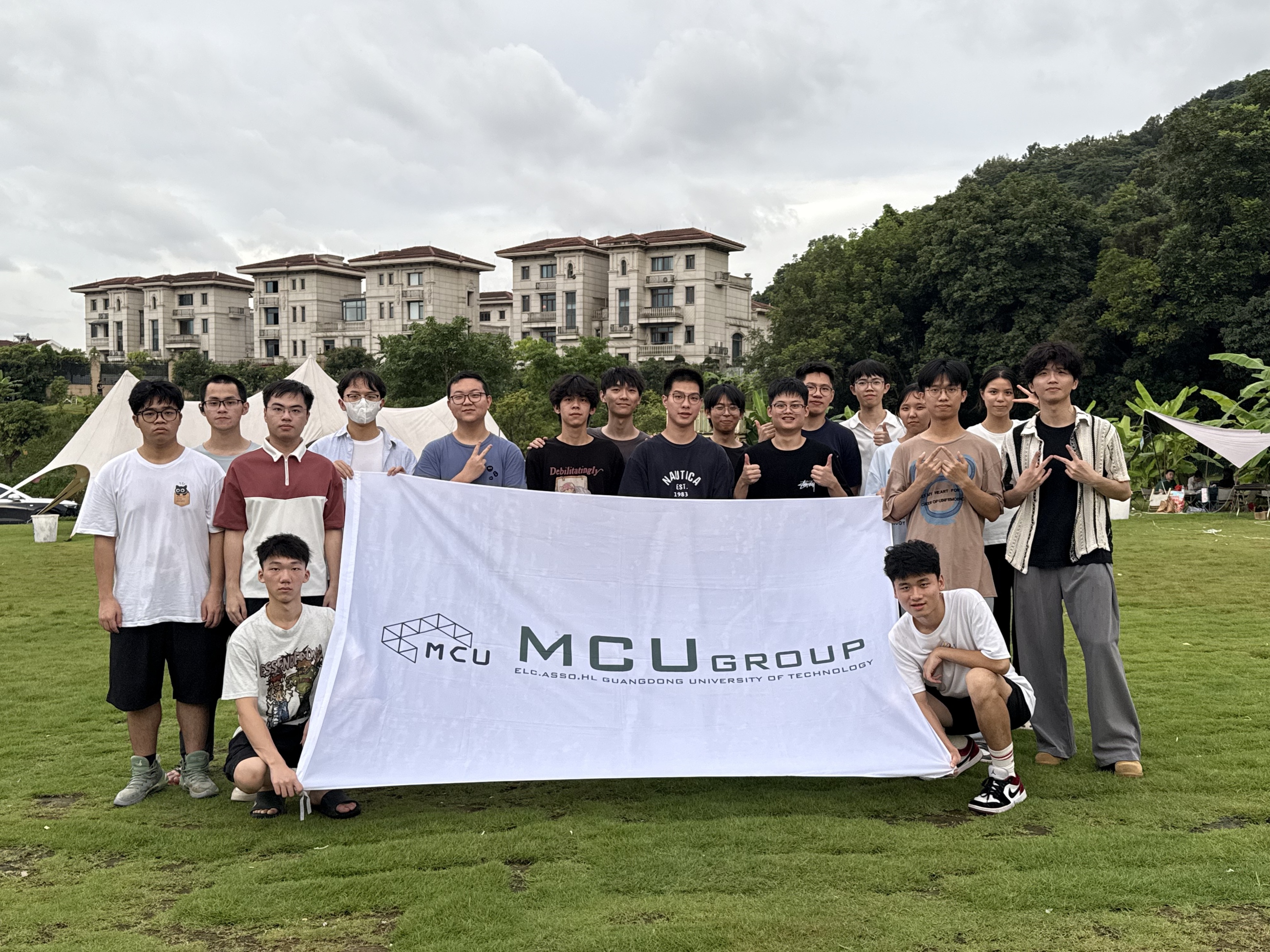 图三:团队图2