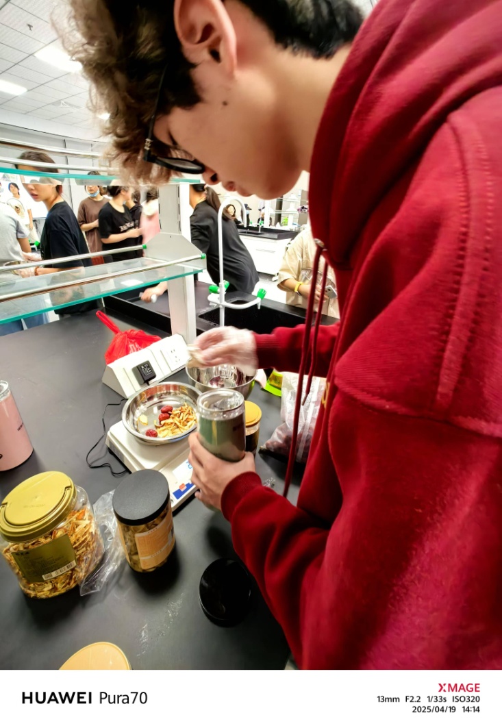 C:\Users\Administrator\Documents\WeChat Files\wxid_9ns2jfmjtx7i21\FileStorage\Temp\82eb4a993f320eecebefe2f713521ee.jpg